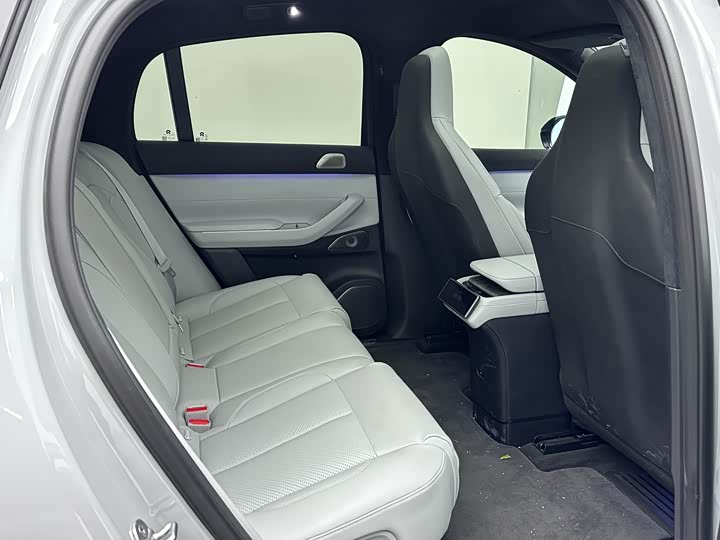 Фото 9 - Nio EC7