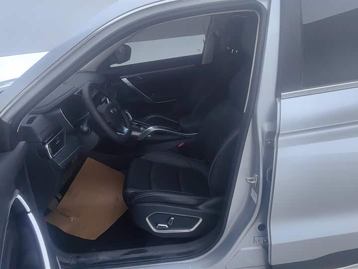 Фото 9 - Geely Atlas