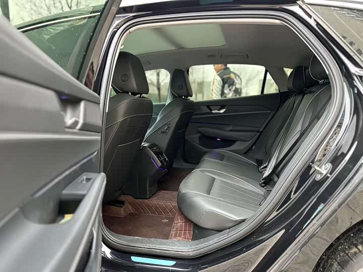 Фото 7 - Volkswagen Passat