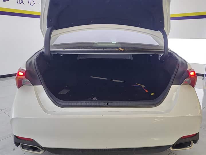 Photo 4 - Toyota Avalon