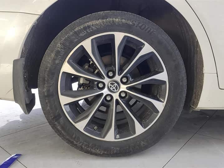 Photo 6 - Toyota Avalon