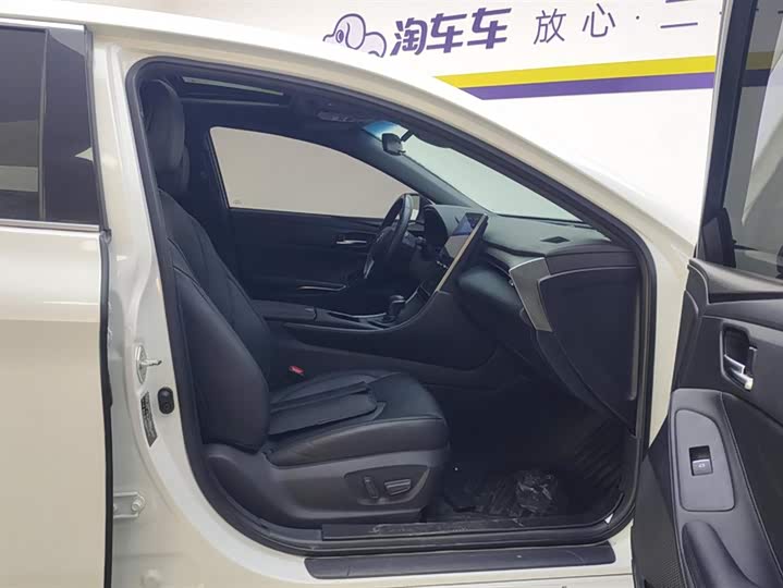 Photo 8 - Toyota Avalon