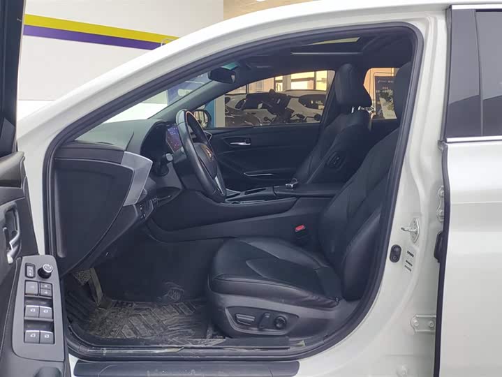 Photo 9 - Toyota Avalon