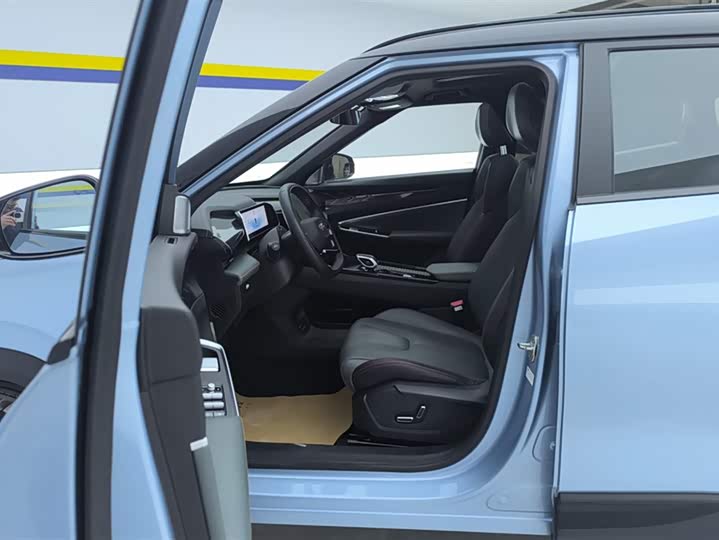 Фото 9 - Geely Atlas