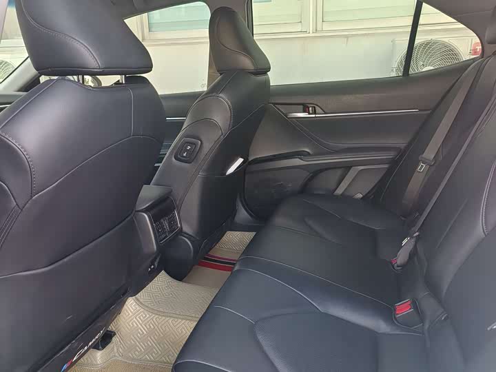 Фото 5 - Toyota Camry