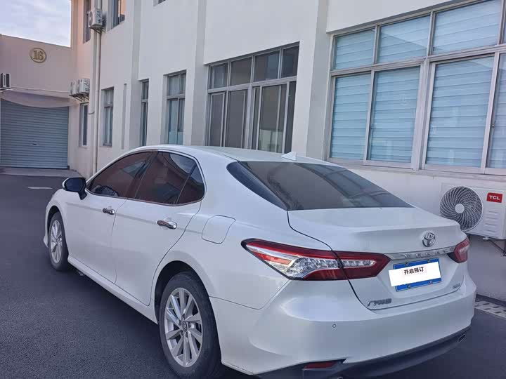 Фото 7 - Toyota Camry