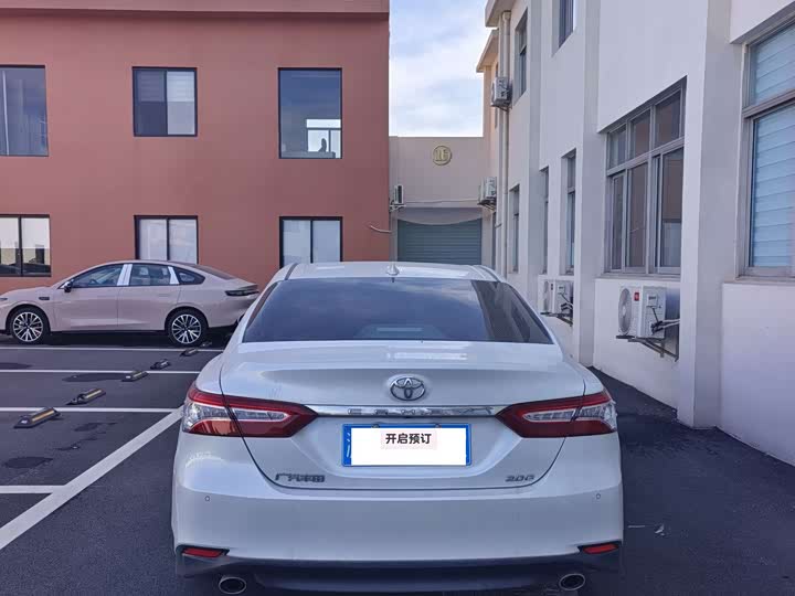 Фото 8 - Toyota Camry