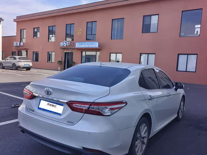 Фото 9 - Toyota Camry