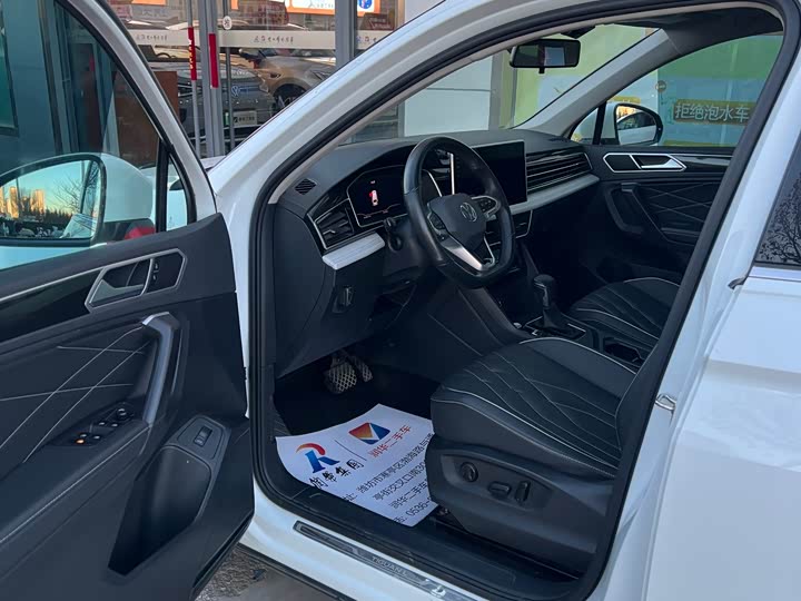 Фото 4 - Volkswagen Tiguan L Pro