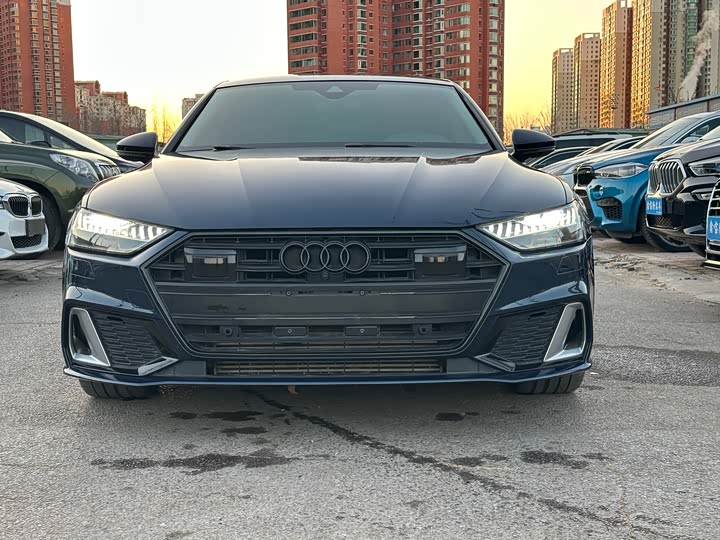 Фото 2 - Audi A7L