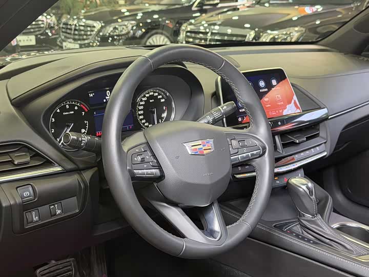 Фото 7 - Cadillac CT4