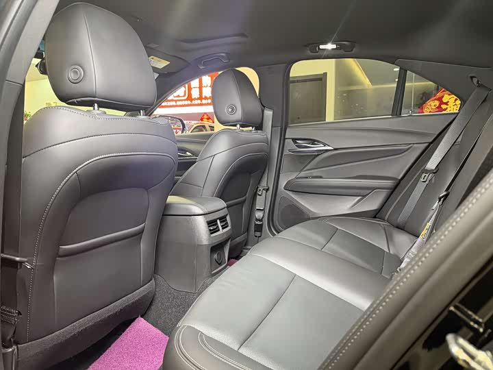 Фото 8 - Cadillac CT4