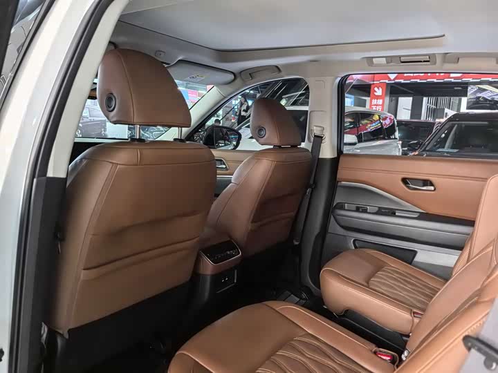 Фото 4 - Nissan Pathfinder