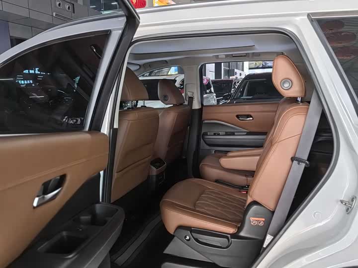 Фото 8 - Nissan Pathfinder