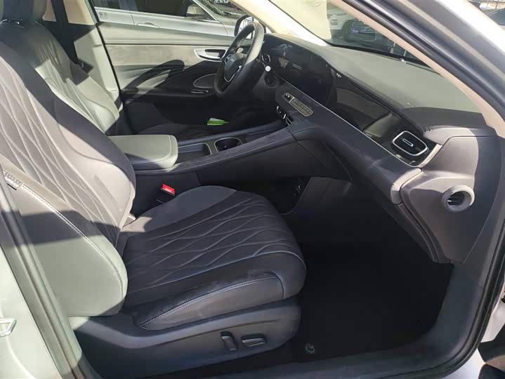 Фото 8 - Roewe D7