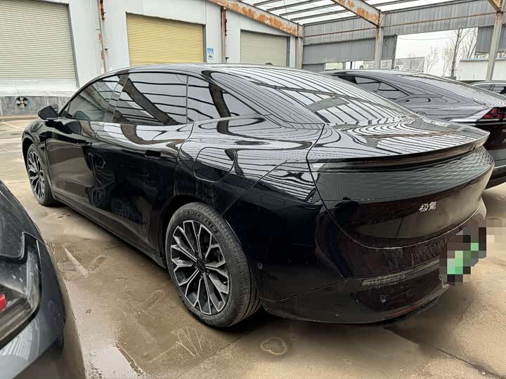 Фото 9 - Zeekr 007