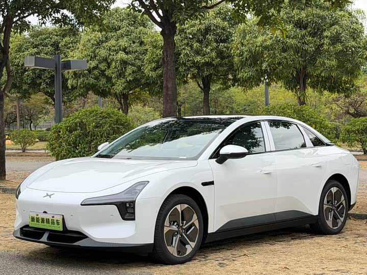 Фото 1 - XPeng Mona M03