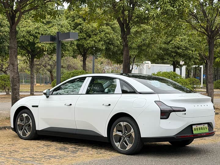Фото 6 - XPeng Mona M03