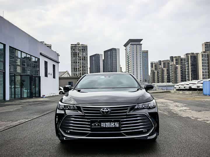 Photo 2 - Toyota Avalon