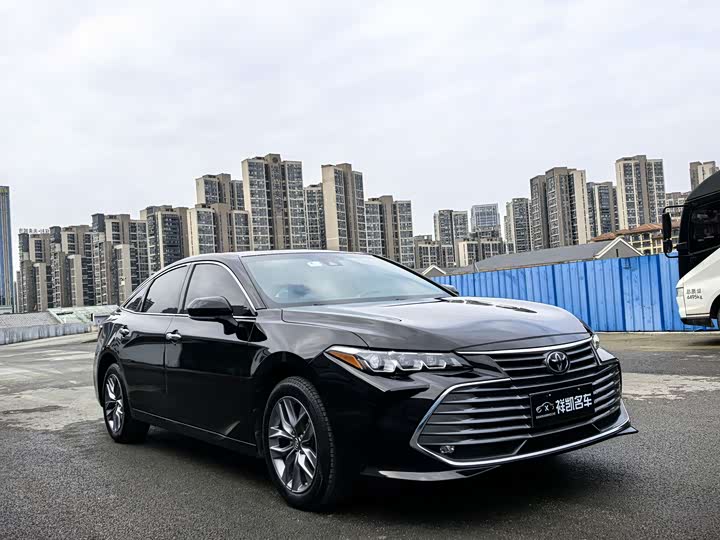 Photo 3 - Toyota Avalon
