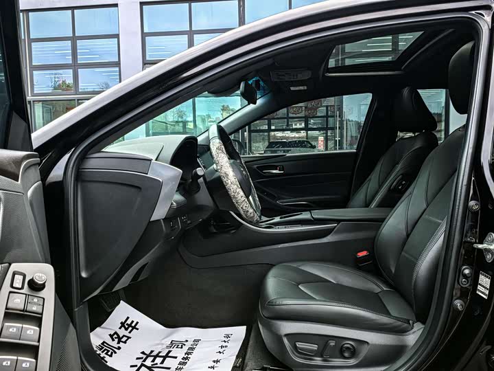 Photo 4 - Toyota Avalon