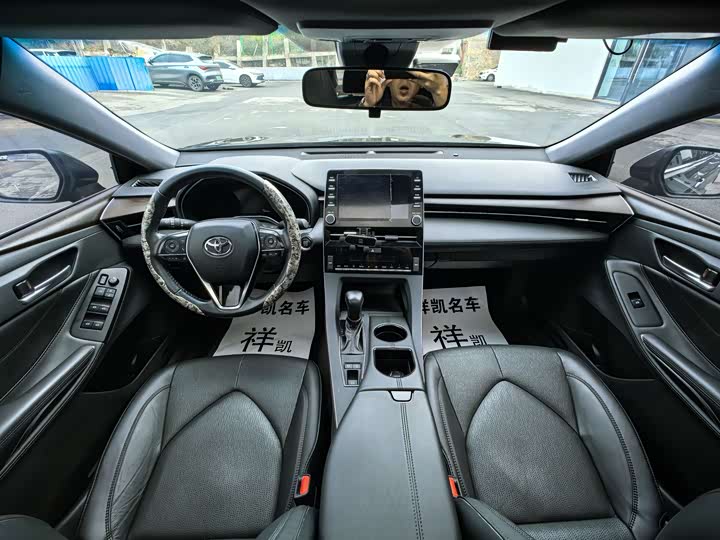 Photo 5 - Toyota Avalon