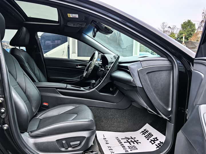 Photo 6 - Toyota Avalon