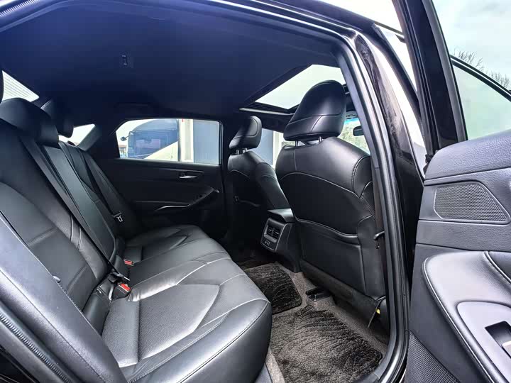 Photo 7 - Toyota Avalon