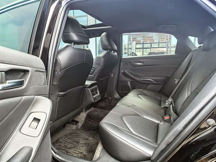 Photo 8 - Toyota Avalon