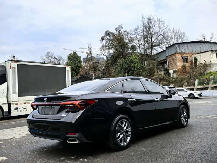 Photo 9 - Toyota Avalon