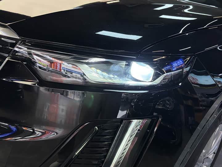 Фото 4 - Cadillac XT6