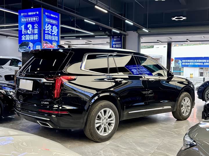 Фото 6 - Cadillac XT6