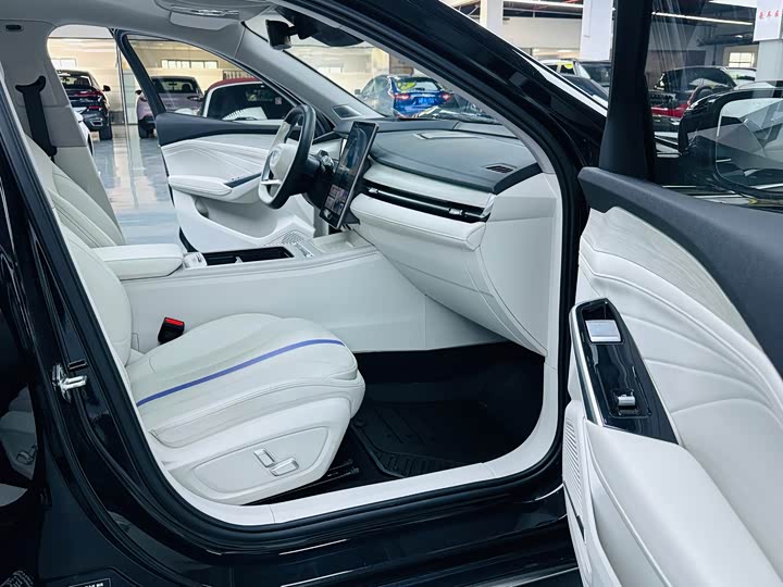 Photo 8 - Geely Preface L