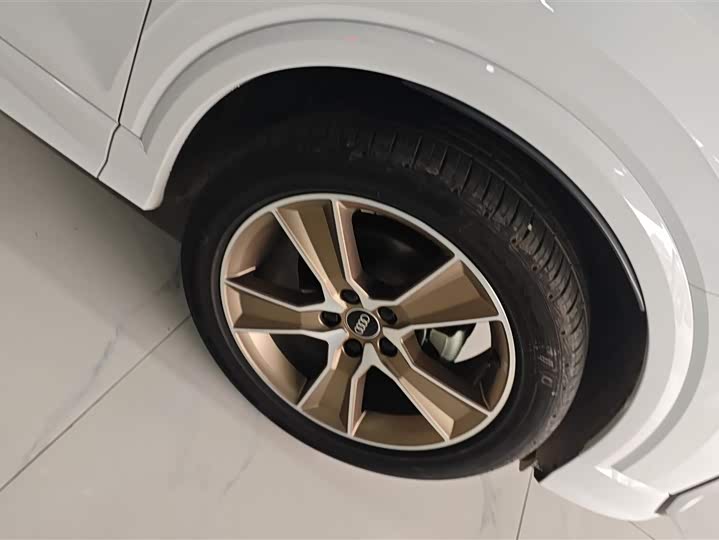 Фото 6 - Audi Q2L