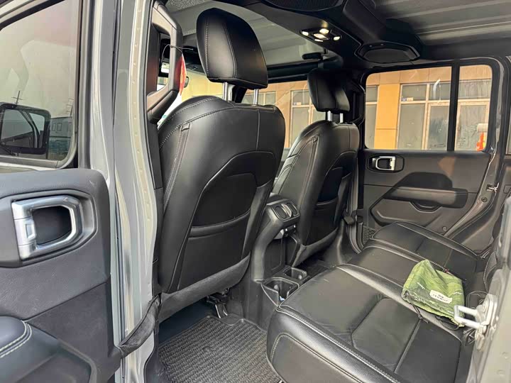 Фото 8 - Jeep Gladiator