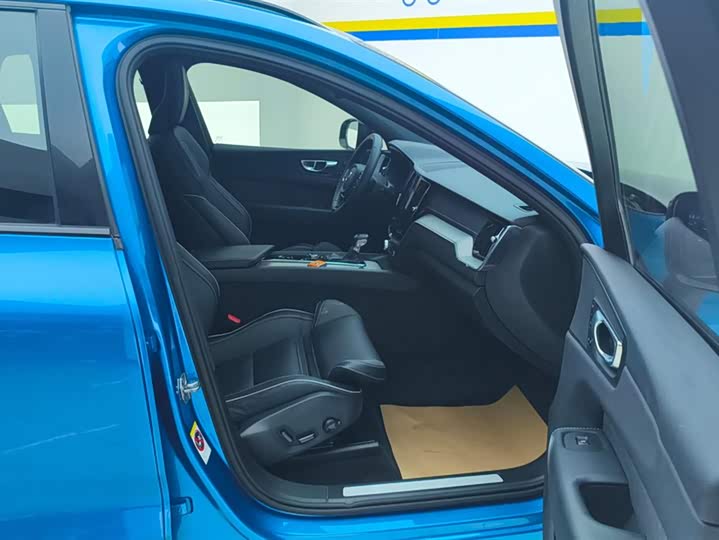 Фото 8 - Volvo XC60