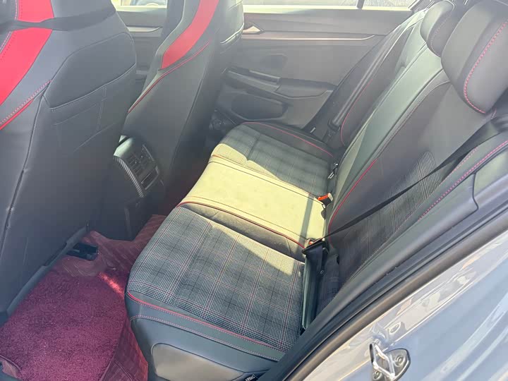 Фото 4 - Volkswagen Golf GTI