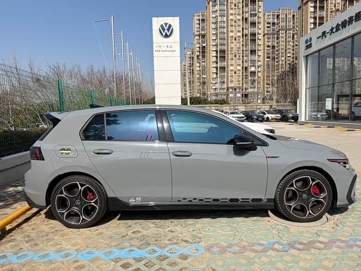 Фото 7 - Volkswagen Golf GTI