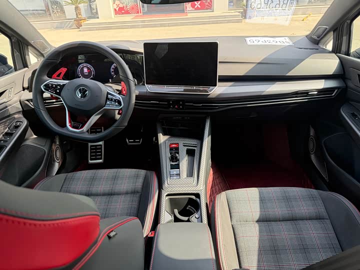 Фото 8 - Volkswagen Golf GTI