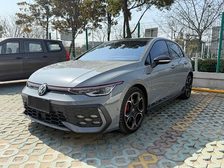 Фото 9 - Volkswagen Golf GTI