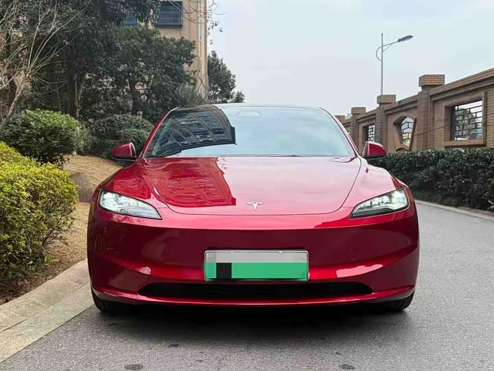 Фото 2 - Tesla Model 3