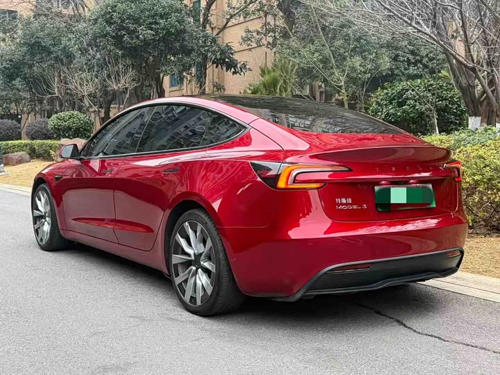 Фото 8 - Tesla Model 3