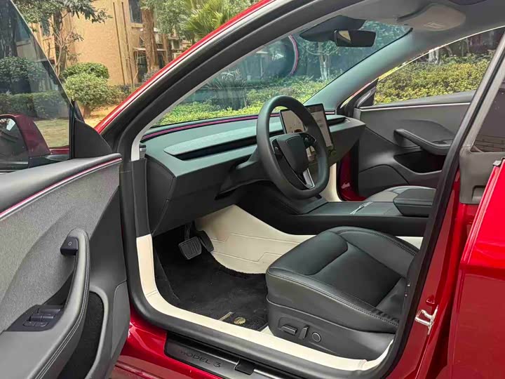 Фото 9 - Tesla Model 3