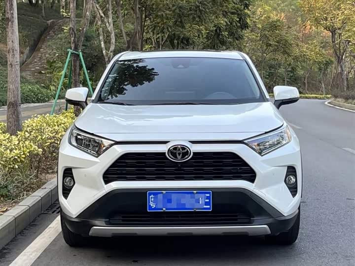 Фото 2 - Toyota RAV4