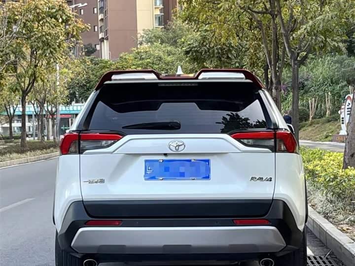 Фото 3 - Toyota RAV4