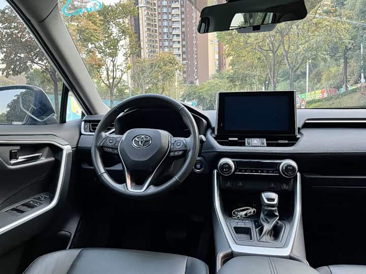 Фото 5 - Toyota RAV4