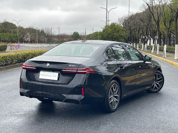 Фото 2 - BMW 5 Series