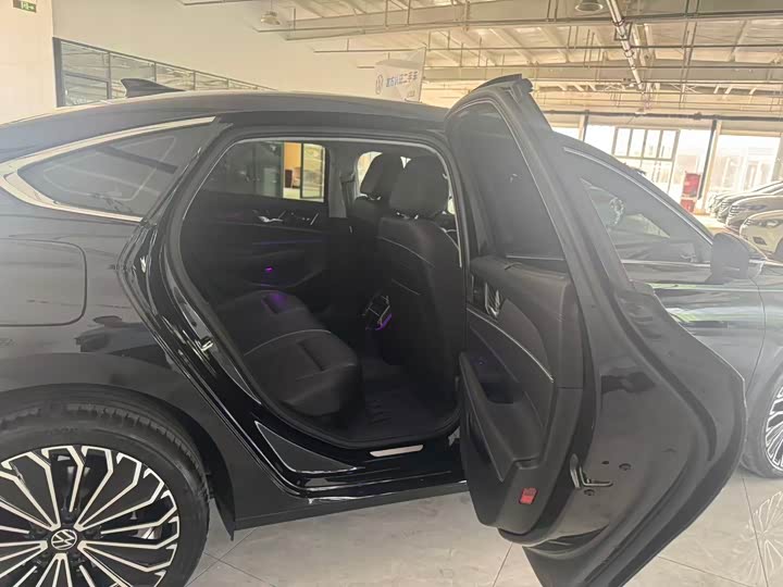 Фото 7 - Volkswagen Passat