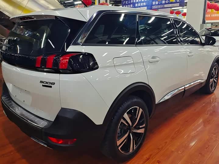 Фото 3 - Peugeot 5008