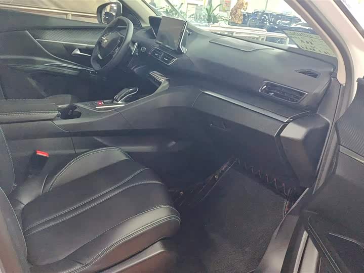 Фото 8 - Peugeot 5008